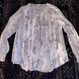 Maurices Light Gray Patterned Blouse